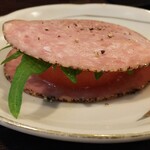 金町製麺 - トマトチーズ挟み