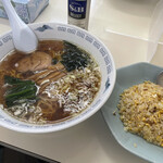 中華龍之介 - サービスランチＡセット半チャーハンとラーメン