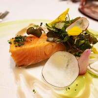 ワインラウンジ＆レストラン セパージュ 名古屋店 - 厚切りサーモンの自家製燻製マリネ
