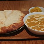 Himalaya Curry - チーズナンセット