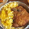 Sylvia's Restaurant - 料理写真:Golden Fried Pork ChopsとBaked Macaroni & Cheese。