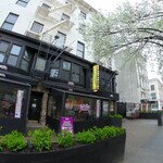 Sylvia's Restaurant - 店舗外観。