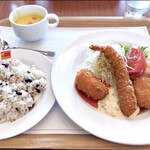 RIZ CAFE - 