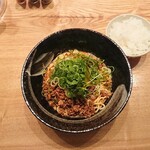 WINE BAR TSUBAKI - 九条ネギ汁なし担々麺（小ライスサービス）800円