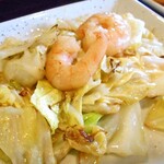 なばりゅう - 「おまかせ定食」のエビとキャベツのいため
