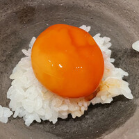 御料理 まつ山 - 平飼い鷄の卵黄　漬けてあります。
                      福岡県飯塚産