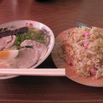 Seiyouken - ラーメンセットは690円で、チャーハン(半分)が付いてます。
                        