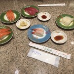 回転寿しトリトン - 料理写真: