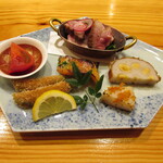 玄斎 - 主菜～高尾牧場の神戸ポーク 姫路の辛子蓮根 真名鰹の香味焼 西区の神戸トマト スナップエンドウのかき餠焼 平貝の唐墨焼