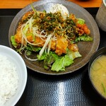 からやま - 油淋鶏定食（ごはん少なめにしてもらいました）