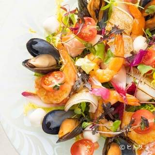 Be captivated by the colorful dishes that can be enjoyed by even the most discerning eyes.