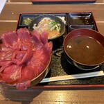 三重うまし国横丁 - 名物の「伊勢まぐろ丼」1500円