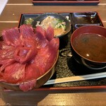 三重うまし国横丁 - 名物の「伊勢まぐろ丼」1500円