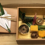 赤坂 菊乃井 - 昼懐石１３３１０円。八寸。鯛子落雁、鯛肝しぐれ煮が、濃厚な味わいで、とーっても美味しかったです（╹◡╹）（╹◡╹）