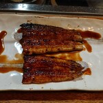 かぶと - 蒲焼き(上が天然、下が養殖)