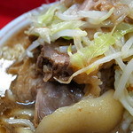 ラーメン二郎 - 豚がブチ込まれてマス(^ ^;)（2012年10月3日）