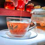 Cafe Lisas - ダマスクローズのシロップティー