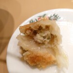 札幌本舗 - お肉がしっかりと入った、これぞ、"ザ・餃子"。