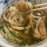 おうどん 瀬戸晴れ - 厚揚げが良い仕事してる〜( ⑉¯ །། ¯⑉ )