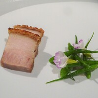 モトイ - 豚バラ肉の広東の技法を用いて焼き上げました