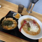 うどん満月 - 担々うどんとミニ玉子丼