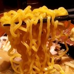 蟹専門 けいすけ 北の章 - 極上渡り蟹の味噌らーめん 味玉入り（麺）