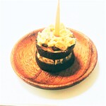 WINE&BEER 頂 - なすのくるみ味噌
(相性のいい発酵食品の組み合わせ、味噌とクリームチーズにクルミの食感がアクセントに)
