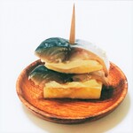 WINE&BEER 頂 - しめ鯖とりんご
(意外なコンビをさらに意外なサワークリームがまとめます)