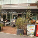 クッチーナカフェ オリーヴァ - お店の入口は公園内にあります