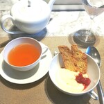 La Brianza - ドルチェとブレンドティー。どちらもおいしい♡ 合わせて出して下さったマサラチャイティーは香りスパイシーながら落ち着きの味わい、むしろドルチェに香り添えられてプラスアルファ楽しめました☆