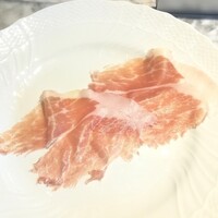 La Brianza - クラッタ。パスタの具材のトマトに巻き付けていただきました。そのままでいただくのも口どける美味しさだし、他の素材とのマリアージュもまた素晴らしいですわぁ＼(^-^)／