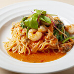 今日和 - エビとアサリ・ほうれん草のトマトクリーム