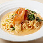今日和 - スモークサーモンとほうれん草のクリームトマトソース