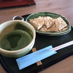 田園茶屋　いとわ - ◆わらび餅(440円）＋お抹茶(220円）＝660円。お江戸なら倍の価格はするかと。