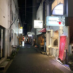 魚市場 小松 - 店舗前の通り