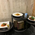 Sukairesutorampari - メイン料理を1つ、事前に選ぶ。この日は、チキン、ポーク、白身魚の３択。チキンを選んだ。