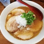 ラーメン豚力 - 中華そば￥800＋チャーシュー三枚￥140　サテライトアングル