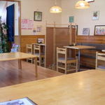 Ajidokoro Marushou - お座敷とテーブル席あります。