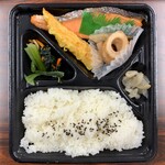 Honke Kamadoya - 鮭弁当