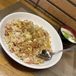 ごはんばー - 特製焼きめし、味噌汁を添えて