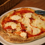 イル・リコッターロ - 自家製リコッタとモッツアレラのピザ。