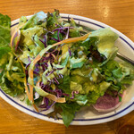 ニホンバシ ブルワリー トウキョウステーション - サラダのグリーンソースも美味し