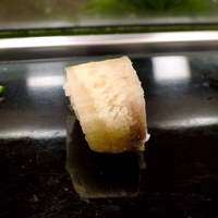 寿司 もり田 - イサキの棒寿司。食べ手の感性に探りを入れるような、繊細な一貫