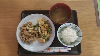 Izakaya Tomishiro - ランチメニュー(ゴーヤチャンプルー定食)※写真は半分生姜焼きの特別版