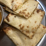 ヒマラヤ食堂 - チーズナンアップ