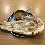 ヒマラヤ食堂 - お代わりノーマルナン、結構デカい