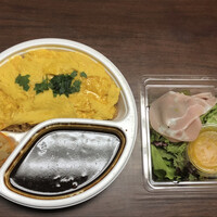 GARB pintino - 岩手県高原ゴールド卵のオムライス  サラダ付きで@1,000円