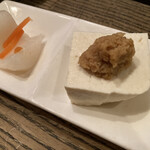 串焼家　まる房ず - 漬物、山わさびやっこ