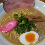 Taiseirou - 火曜日はラーメンデー。醤油とんこつ、美味しいやん。