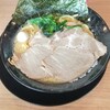 横浜家系ラーメン 小作大和家 - ラーメン並。醤油 硬め濃いめ多め+チャーシュー1枚￥700